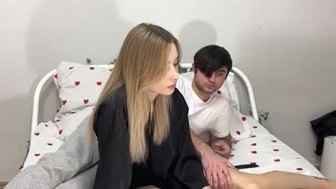 Sara and Sam online show from 12-19-25, 01:40