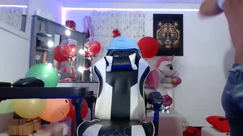 Snapshot of hot_sexy_bunny chatting on 03-08-25, 12:41 hot sexy bunny online show from 03-08-25, 12:41