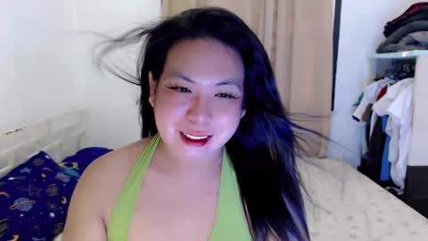 Snapshot of hotasian_mama chatting on 06-12-26, 06:34 Grace online show from 06-12-26, 06:34