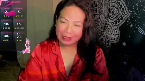 Snapshot of hotasian_mama chatting on 07-23-26, 07:06 Grace online show from 07-23-26, 07:06