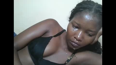 Snapshot of hotbabbee chatting on 05-18-26, 03:35 love online show from 05-18-26, 03:35