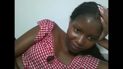 Snapshot of hotbabbee chatting on 05-27-26, 06:27 love online show from 05-27-26, 06:27