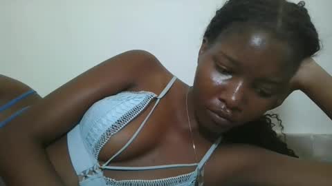 Snapshot of hotbabbee chatting on 06-01-26, 04:31 love online show from 06-01-26, 04:31