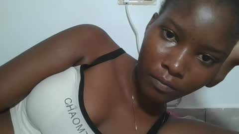 Snapshot of hotbabbee chatting on 06-21-26, 06:10 love online show from 06-21-26, 06:10