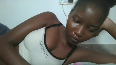 Snapshot of hotbabbee chatting on 06-22-26, 05:37 love online show from 06-22-26, 05:37