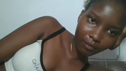 Snapshot of hotbabbee chatting on 06-22-26, 06:05 love online show from 06-22-26, 06:05
