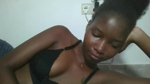 Snapshot of hotbabbee chatting on 06-24-26, 06:29 love online show from 06-24-26, 06:29