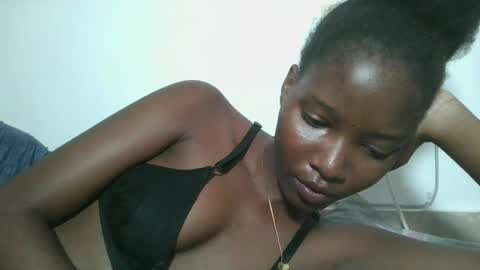 Snapshot of hotbabbee chatting on 06-27-26, 03:39 love online show from 06-27-26, 03:39