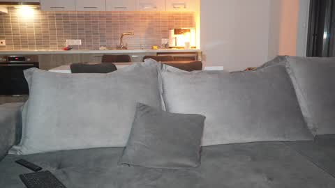 Bella online show from 11-25-25, 04:40