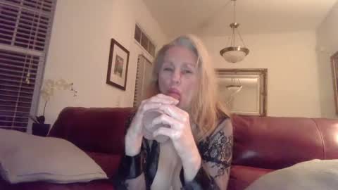 hotblondemilf1962 online show from 01-28-25, 10:45
