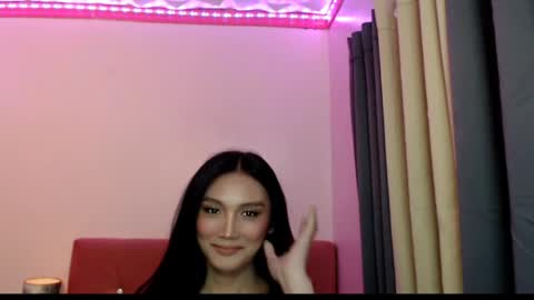 Snapshot of hotbunny_12 chatting on 12-17-24, 03:17 Kylie online show from 12-17-24, 03:17