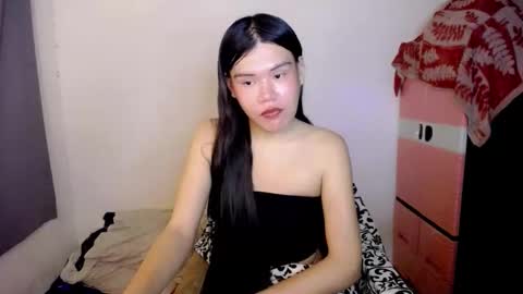 Snapshot of hotbunnyrainx chatting on 05-26-26, 06:48 rain online show from 05-26-26, 06:48