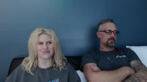 Snapshot of hotcancpl chatting on 11-22-25, 01:32 Alex Bella online show from 11-22-25, 01:32