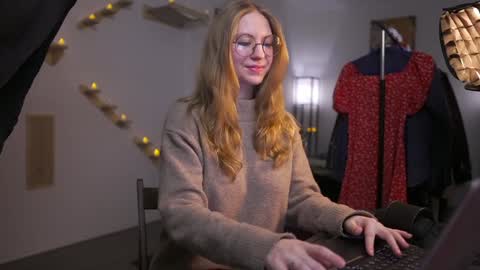 Snapshot of hotchillylovers chatting on 01-24-25, 04:49 NICK AND NORA online show from 01-24-25, 04:49