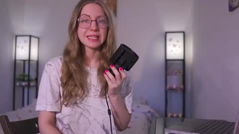 Snapshot of hotchillylovers chatting on 02-20-25, 09:44 NICK AND NORA online show from 02-20-25, 09:44