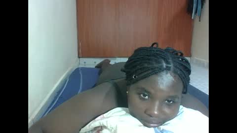 Snapshot of hotebbbyy chatting on 05-18-26, 05:19 EBBY online show from 05-18-26, 05:19