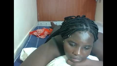Snapshot of hotebbbyy chatting on 05-19-26, 01:56 EBBY online show from 05-19-26, 01:56