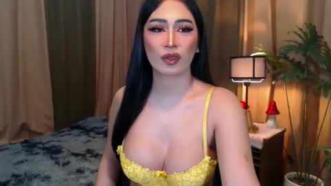 Snapshot of hotevatrans chatting on 10-04-25, 01:14 EVA online show from 10-04-25, 01:14