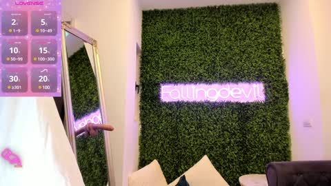 hotfallingdevil online show from 02-06-25, 05:46