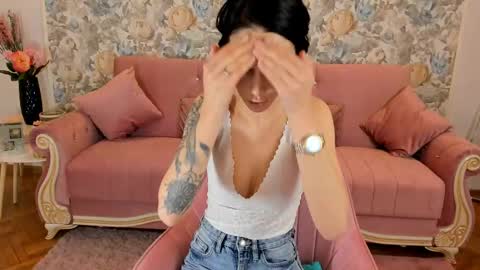 hotfallingdevil online show from 02-12-25, 08:38