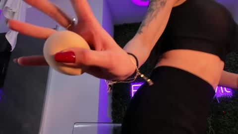 hotfallingdevil online show from 02-02-26, 05:39