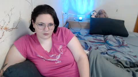 Snapshot of hotfiremommy chatting on 02-02-25, 06:42 LimonkaFire online show from 02-02-25, 06:42