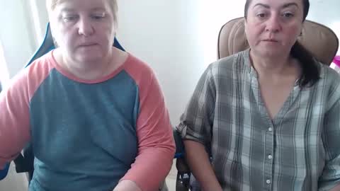 Snapshot of hotfiremommy chatting on 11-14-25, 08:13 LimonkaFire online show from 11-14-25, 08:13