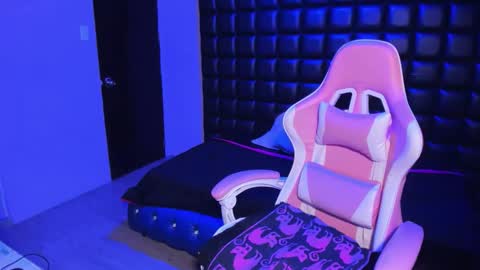 hannah online show from 11-21-25, 03:27