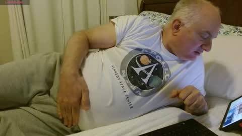 Hot Happy Ray online show from 04-18-26, 01:09