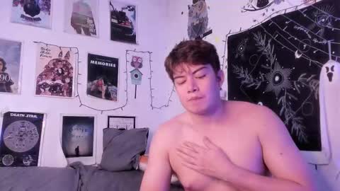 Snapshot of hothoneychile chatting on 10-20-25, 04:18 Sam and Nico online show from 10-20-25, 04:18