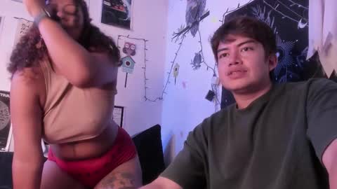 Snapshot of hothoneychile chatting on 11-08-25, 05:56 Sam and Nico online show from 11-08-25, 05:56