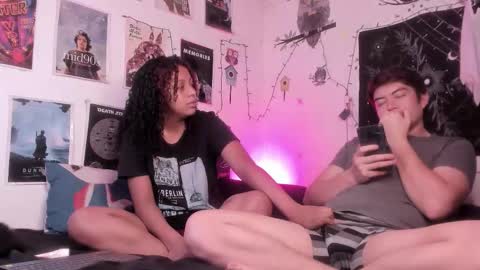 Snapshot of hothoneychile chatting on 11-27-25, 05:59 Sam and Nico online show from 11-27-25, 05:59