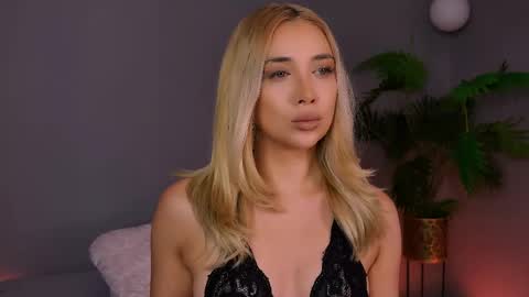 Maria online show from 05-15-26, 05:47