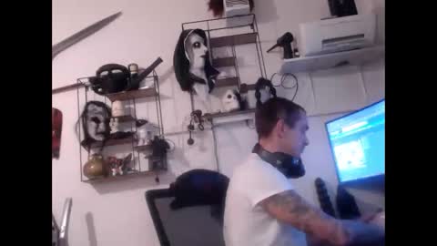 hotkinkytat online show from 02-18-25, 11:19