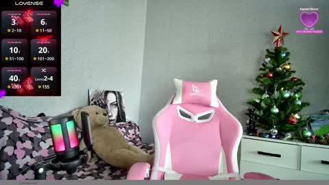 Snapshot of hotkleoo chatting on 12-25-24, 07:35 MistressM online show from 12-25-24, 07:35