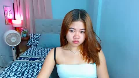 Snapshot of hotlayla_ chatting on 01-20-25, 04:55 Layla online show from 01-20-25, 04:55