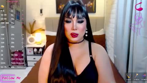 Snapshot of hotlexus69 chatting on 11-25-25, 05:07 LEXUS online show from 11-25-25, 05:07