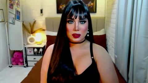 Snapshot of hotlexus69 chatting on 12-16-25, 01:10 LEXUS online show from 12-16-25, 01:10