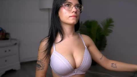 Molly online show from 11-06-25, 04:35