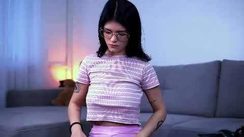 Snapshot of hotmollyx chatting on 07-13-26, 03:20 Molly online show from 07-13-26, 03:20