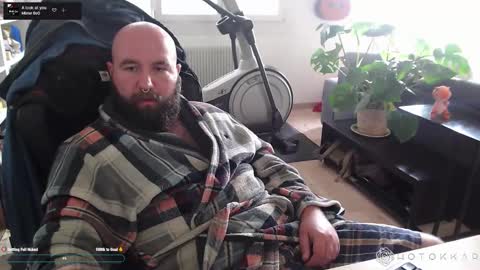 Snapshot of hotokar chatting on 10-19-25, 09:21 Hotokkar online show from 10-19-25, 09:21