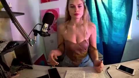 hotprincess2hot online show from 12-19-25, 11:06