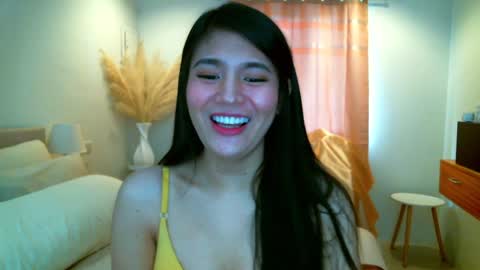 Snapshot of hotsweetangel00 chatting on 12-12-24, 03:43 Sweet Angel online show from 12-12-24, 03:43