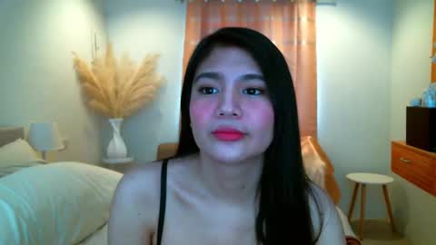 Snapshot of hotsweetangel00 chatting on 02-21-25, 03:23 Sweet Angel online show from 02-21-25, 03:23