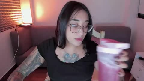 hottbee3645 online show from 01-11-26, 10:37