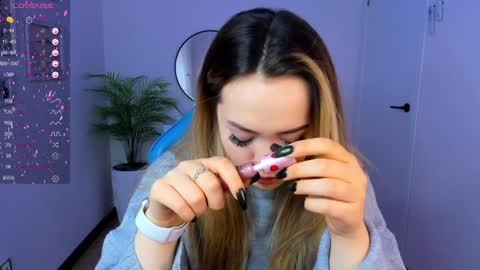 Snapshot of hottease_pvt chatting on 01-05-25, 11:04 hello Im Eva online show from 01-05-25, 11:04