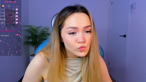 Snapshot of hottease_pvt chatting on 01-07-25, 11:16 hello Im Eva online show from 01-07-25, 11:16