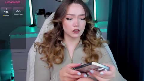 Snapshot of hottease_pvt chatting on 10-06-25, 09:40 hello Im Eva online show from 10-06-25, 09:40