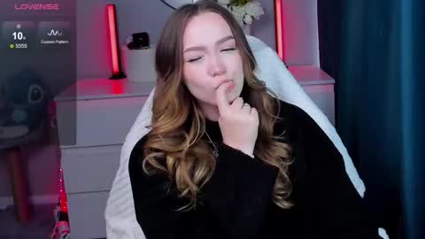 Snapshot of hottease_pvt chatting on 10-08-25, 07:28 hello Im Eva online show from 10-08-25, 07:28