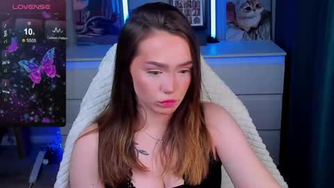 Snapshot of hottease_pvt chatting on 04-26-26, 09:07 hello Im Eva online show from 04-26-26, 09:07